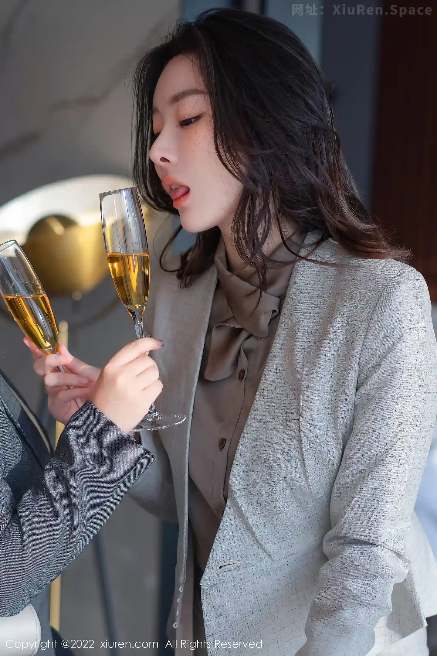 图片[6]-[Xiuren秀人网] 2022.08.31 VOL.5524 百合姐妹花 是小逗逗 张思允Nice OL制服与蕾丝内衣加黑丝美腿性感写真集-秀人网官方网站